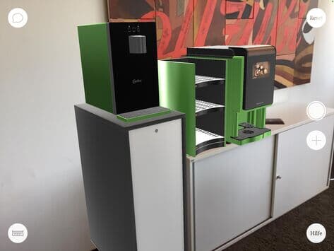 Kaffeevollautomat auf Regal und Wasserspender auf Unterschrank